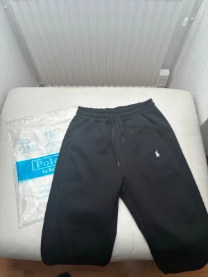 Svarta mjukisbyxor Polo Ralph Lauren - Helt nya passar dig som e runt 160-170 perfekt