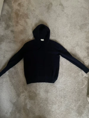 Hoodie 100% cashmere sayless - En snygg hoodie i 100% cashmere perfekt till ett par jeans