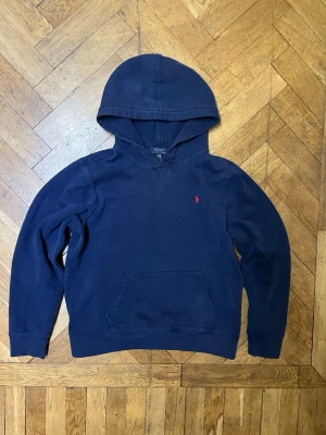 Ralph Lauren hoodie - Polo Ralph Lauren hoodie med luva. Jätte bra skick!