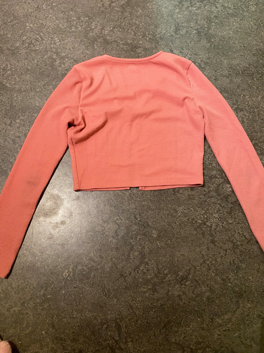 Croppad rosa kofta från 157