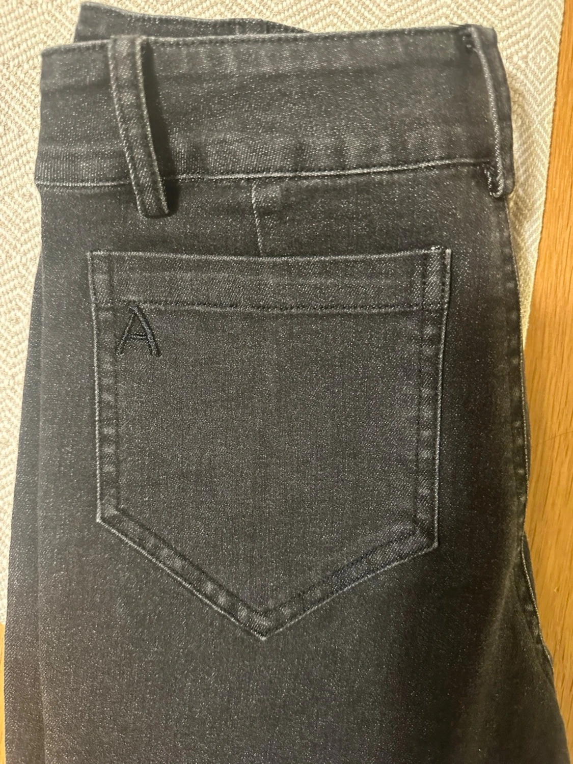 Mörkgrå bootcut jeans från Alobha - 3