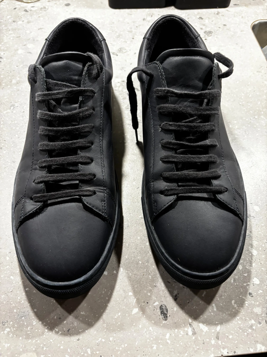 Mörkblå sneakers i skinn - Oliver Cabell