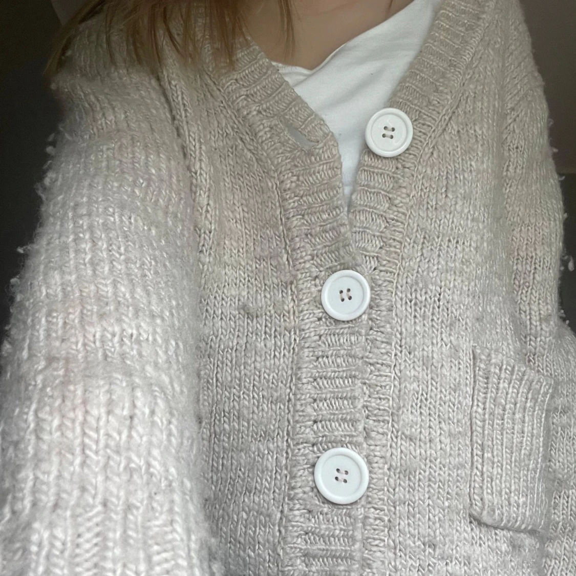 Beige stickad kofta från Gul&Blå - 3