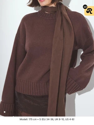 Stickad tröja med vikta armar  - Supersnygg stickad tröja från NA-KD. Endast prövad och jättefint skick.