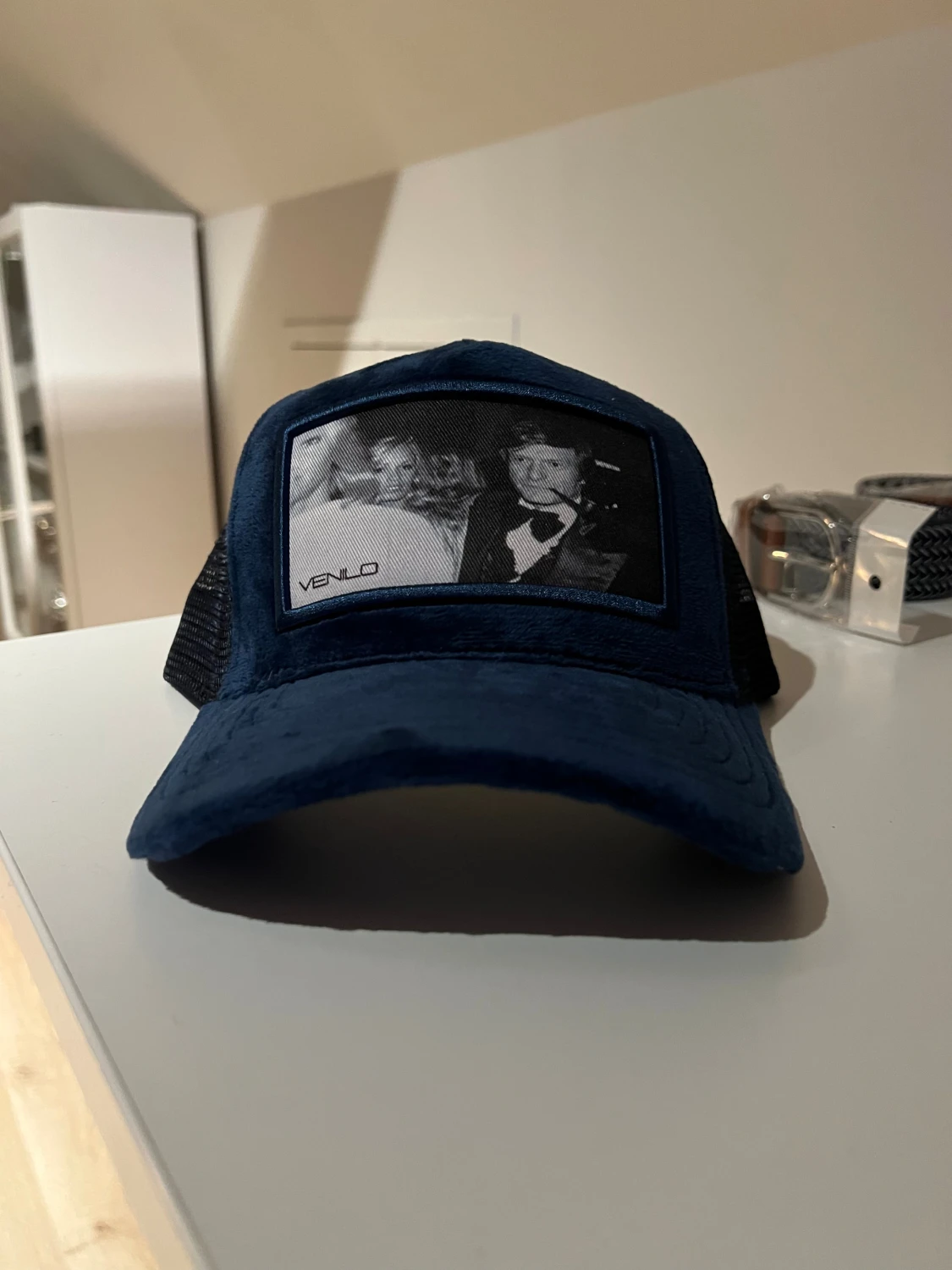 Mörkblå velvet keps