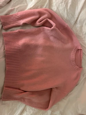 Stickad rosa tröja  - Stickad rosa tröja fin Stolek S