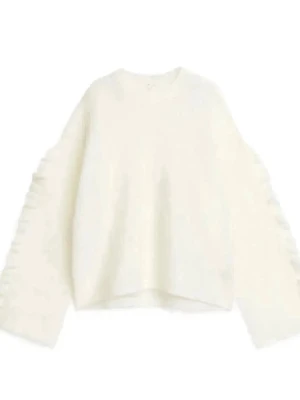 Vit stickad tröja - Vit stickad tröja med volang på armen från & other stories