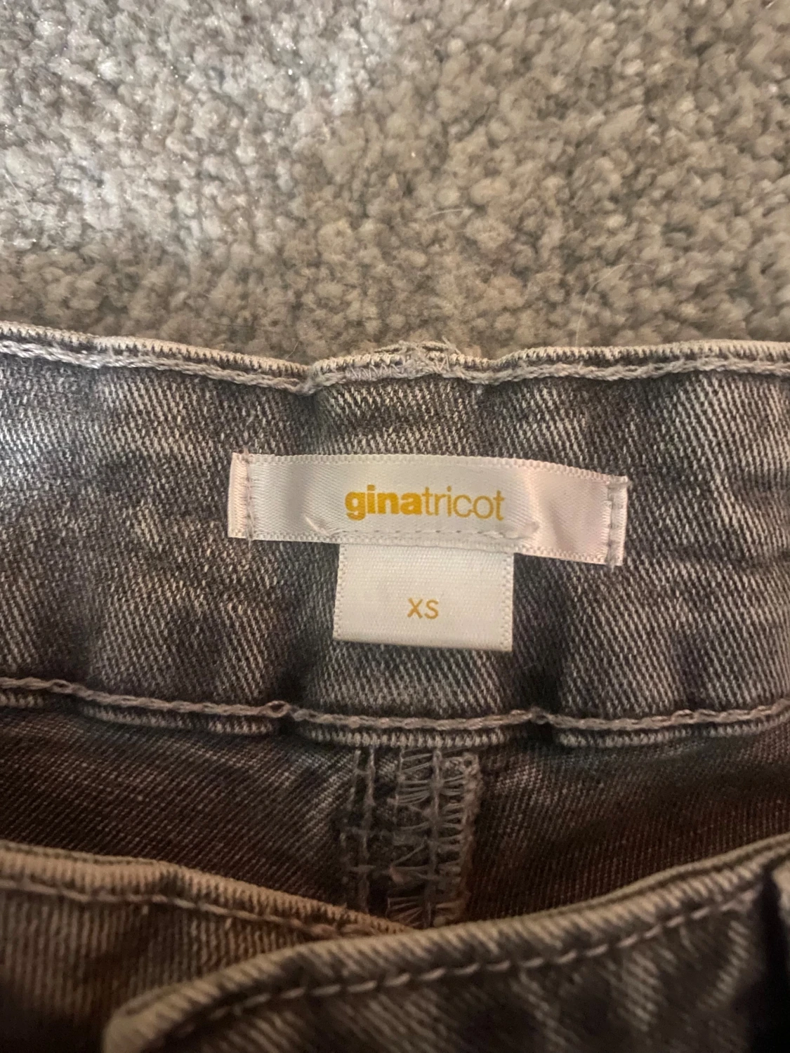 Grå jeans från Gina Tricot XS - 2