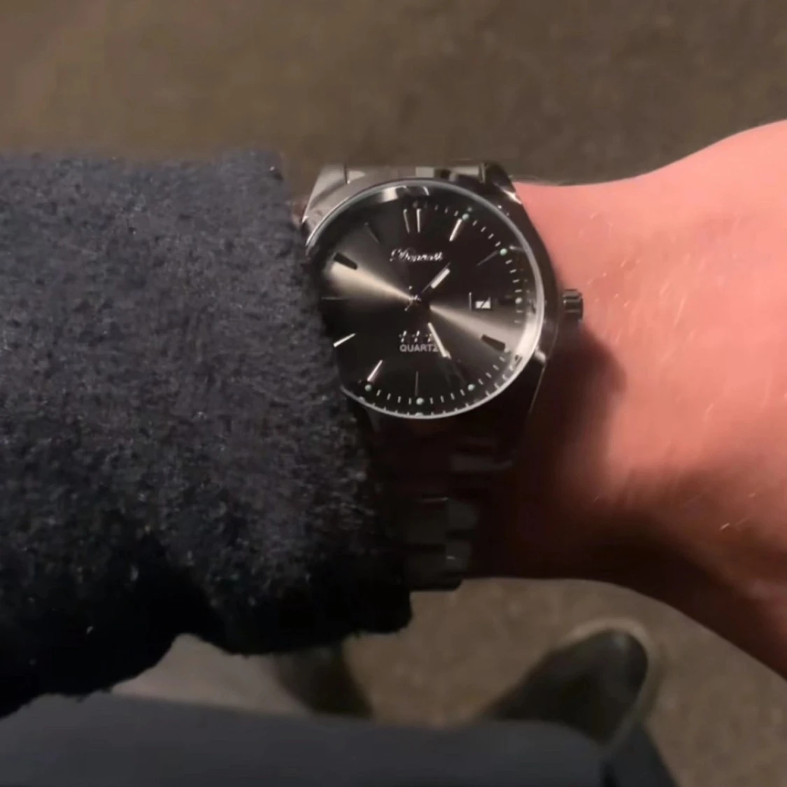 Svart och silver klocka från Doventi 