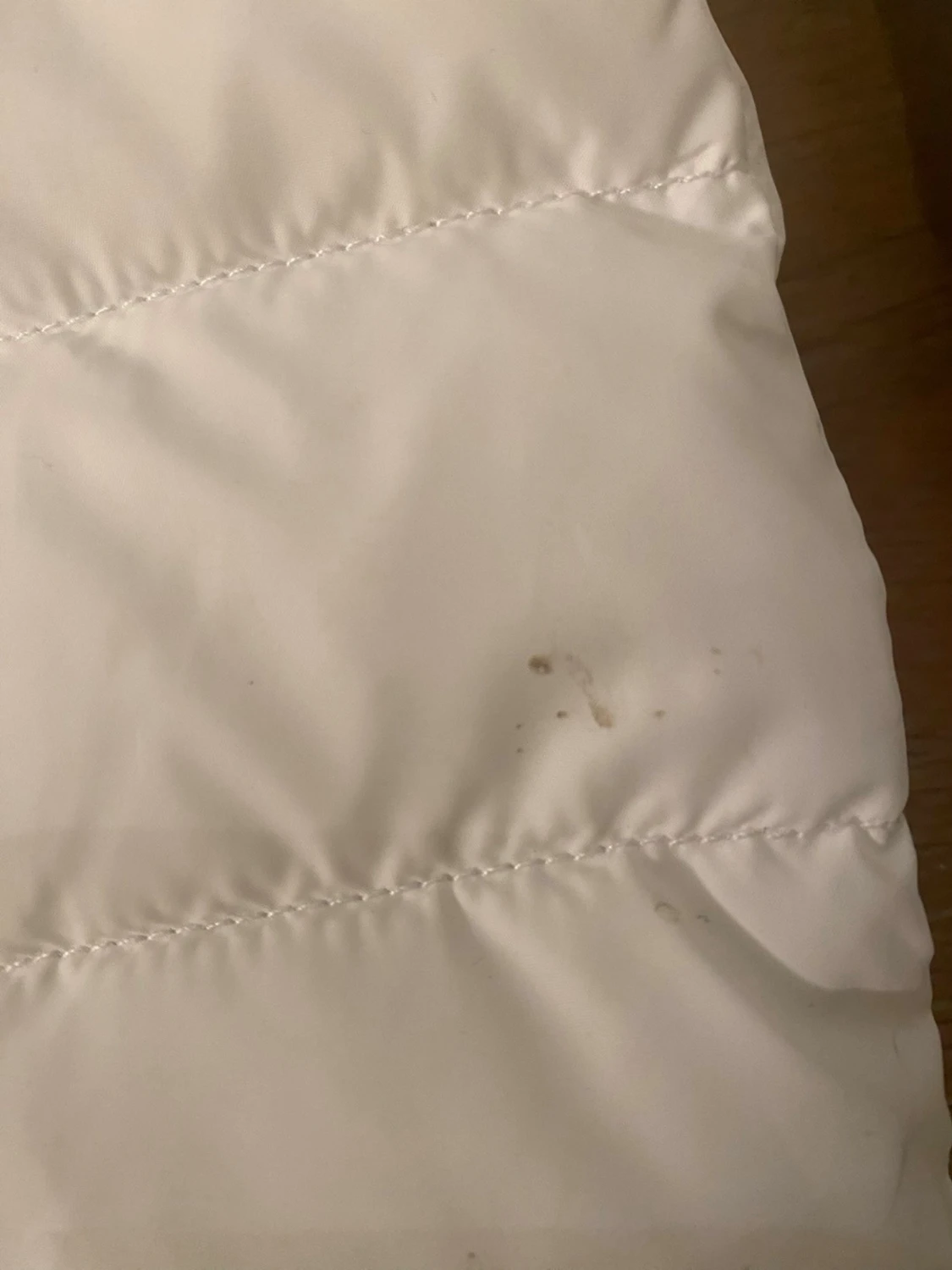 Vit pufferjacka från Tommy Jeans - 4