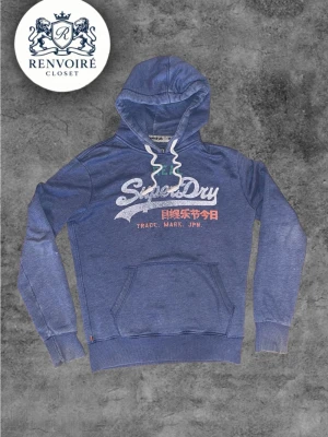 Superdry Hoodie  - Riktigt fet och sällsynt superdry hoodie i bra skick. Denna är en fantastiskt tröja som jag säljer efter många år! Storlek S