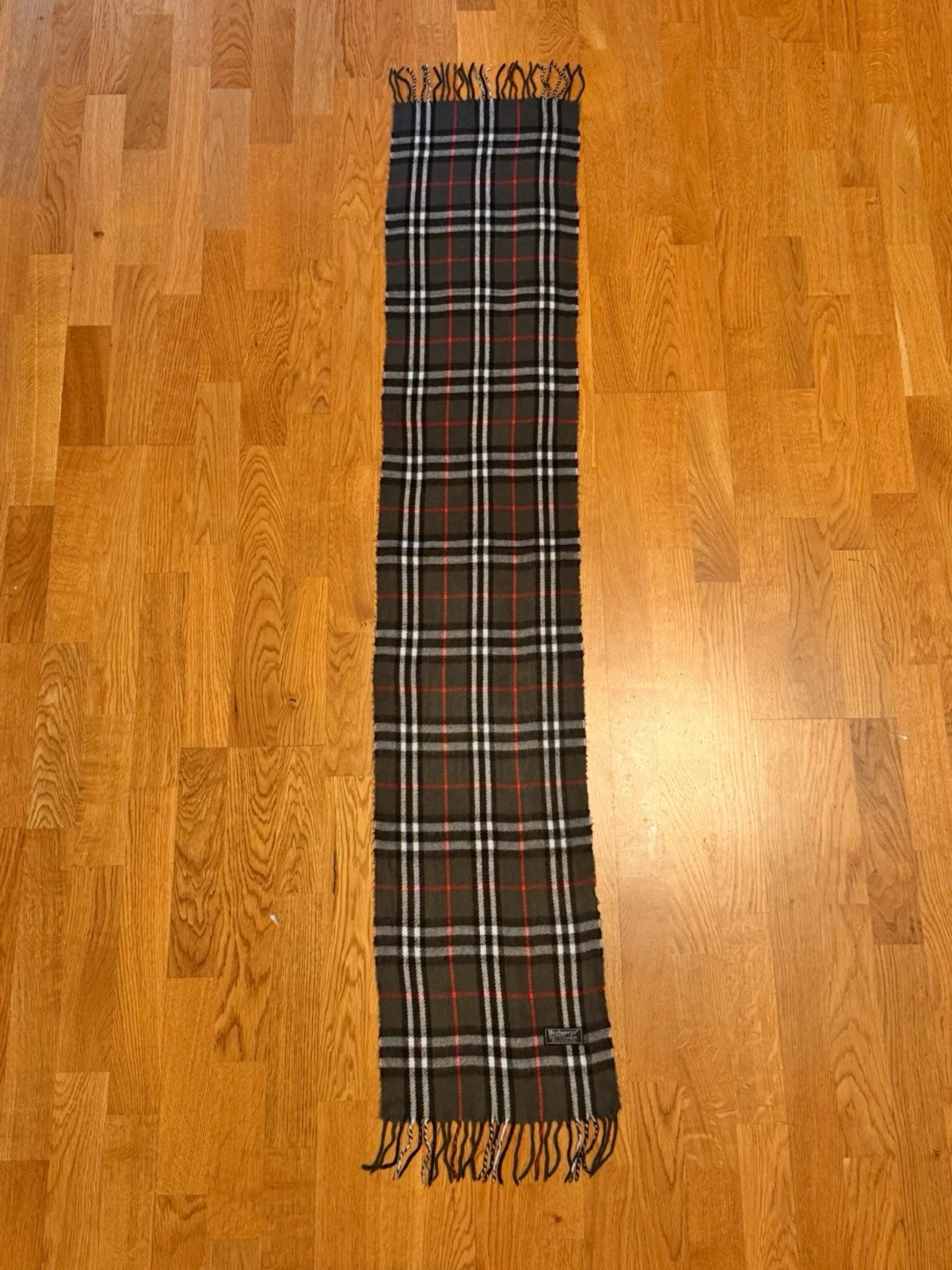 Grå Burberry halsduk - 2