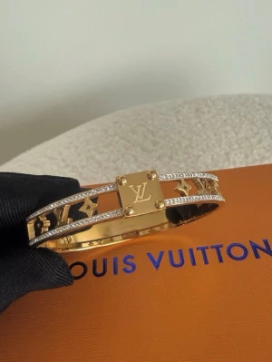 LV armband  - Lyxig! Med stämpel på 