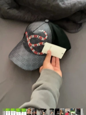 En svart keps - En fin svart keps