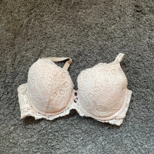 Bh - Säljer då den har blivit förliten, jätte fint skick!