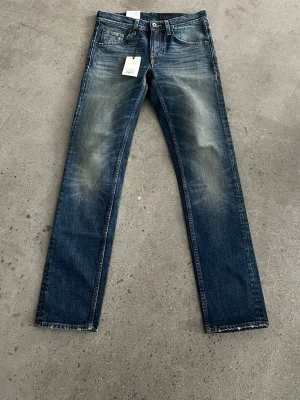 Tiger of sweden jeans - Ett par jeans från tiger of sweden med en riktigt snygg tvätt. Helt nya med taggar kvar. Storlek 29/32 men skulle även funka som 30/32. Hör av dig vid frågor osv! Pris kan diskuteras!! 