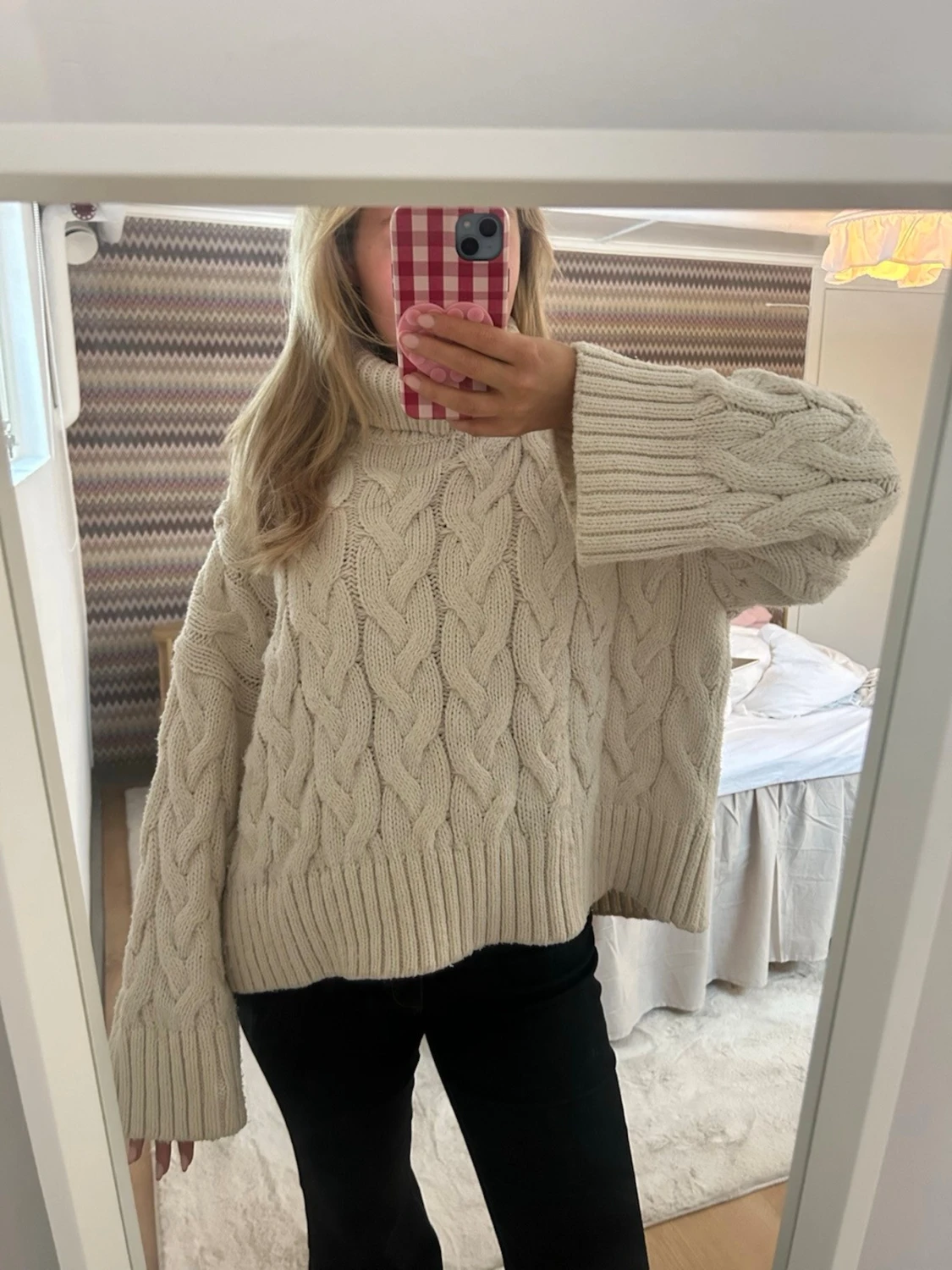 Beige kabelstickad polotröja - 1