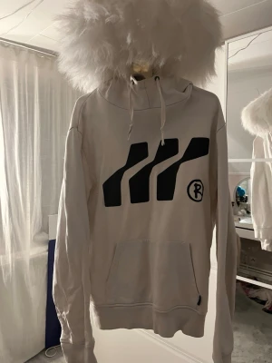 Hoddie  - Hoddie med tryck fram fin 💓