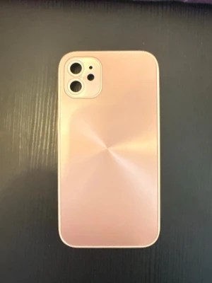 iPhone 11 skal - Rosa champangefärgat skal som är glansigt 