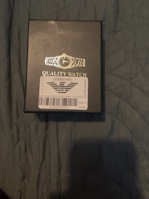 Emporio Armani klockan+ emporio armani armband - Säljer en jätte snygg bundle av en klocka och armband ifrån emporio Armani aldrig använd, jätte snygg och stilig klocka för en utpekande outfit, pris kan diskutera