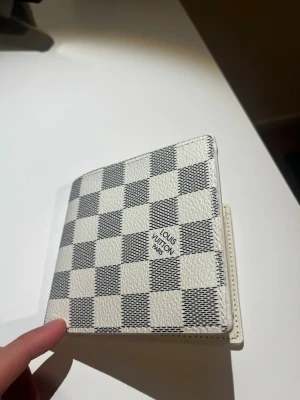 plånbok  - Har aldrig kommit till nytta ganska stor och rymmer med mycket💪🏽 skriv om ni har frågor priset är inte hugget i sten🫡🔥