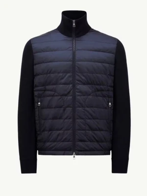 Moncler cardigan  - Använts fåtal gånger, kan skicka bilder på den privat samt kvitto. Strl L passar M.