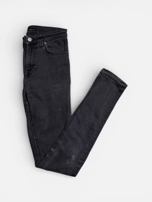 Nudie Jeans (ge prisförslag) - Tja! Säljer ett par svarta nudie jeans! Riktigt snygga med en snygg slitning. Storlek: 27/34 | Skick: Mycket fint | Färg: Svart/Mörkgrå med en fin tvätt | Nypris: ~1600 | Mitt pris: Ge prisförslag🙌  Mvh// Arctic⚫️