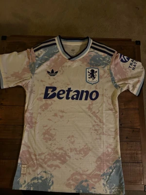 ASTON VILLA TREDJE KIT - Official Aston Villa tredjekit till salu. 