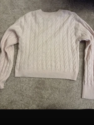 Rosa stickad tröja  - Ljus rosa stickad tröja 