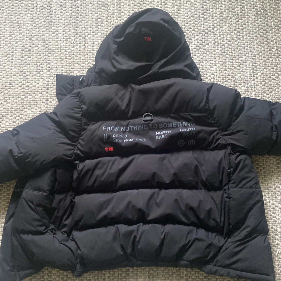Svart pufferjacka från Hoodrich storlek S-M - 2