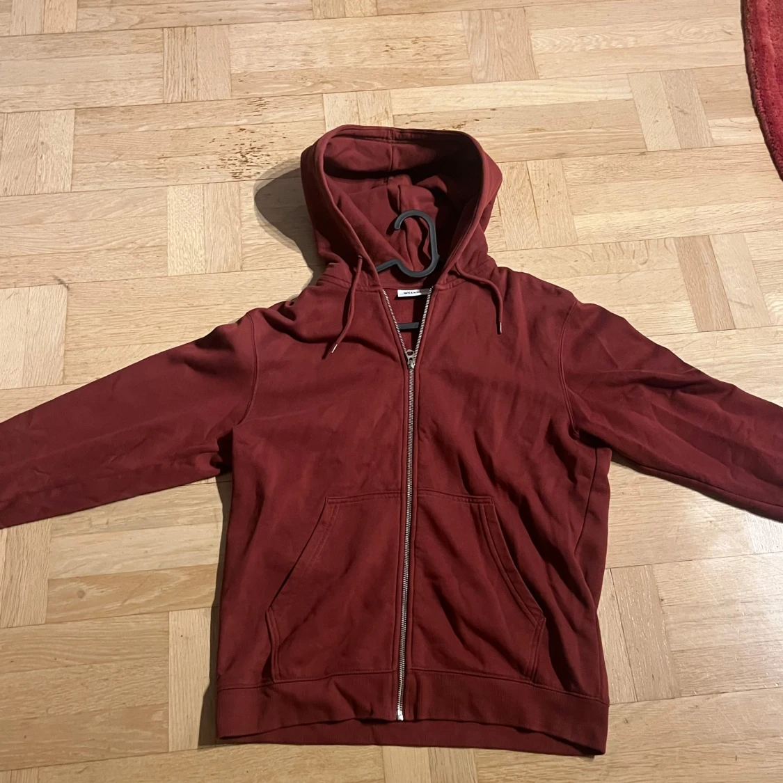 röd weeakday zip hoodie