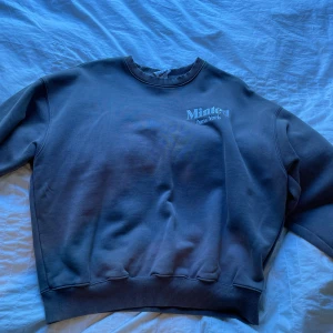 Minted New York Sweatshirt - Exklusiv tröja från Minted New York. Dsvdv. Storlek S. Mycket bra kvalitet. Tung känsla. 