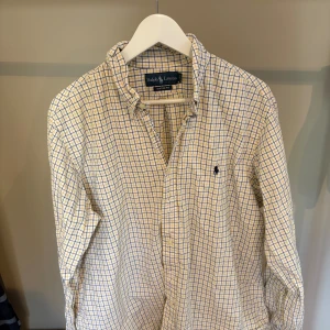 Ralph Lauren skjorta - Snygg Ralph lauren skjorta I väldigt gott skick. Hör gärna av dig vid funderingar👍 Fler färger och storlekar på min profil.