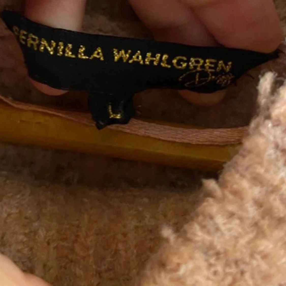 Rosa stickad tröja Pernilla Wahlgren - 1