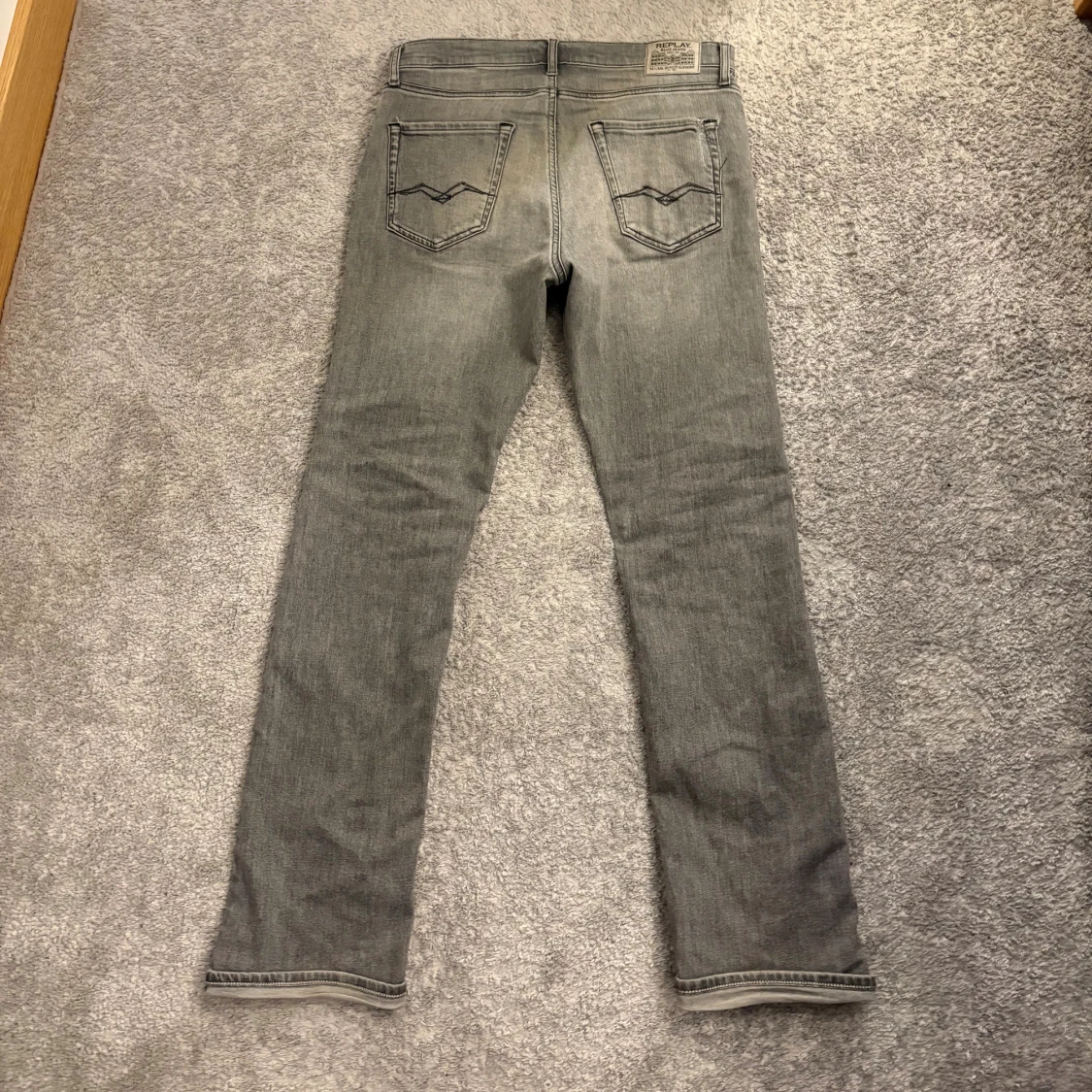 Grå jeansbyxor från Replay - 1
