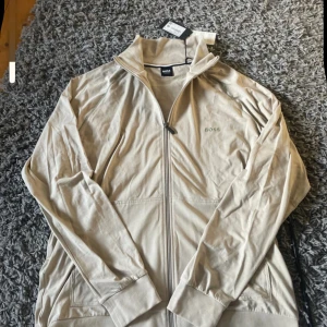 Hugo boss zip-up - Helt ny, aldrig använt. Nypris ca 700kr