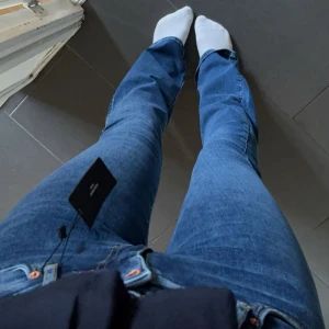 Bootcut jeans - Från vero Moda. Storlek 29/34. Skulle kanske säga att de skulle passa en 28/34 istället. Jag är 178cm