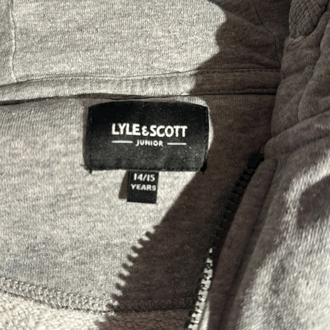 Grå hoodie från Lyle & Scott Junior - 1