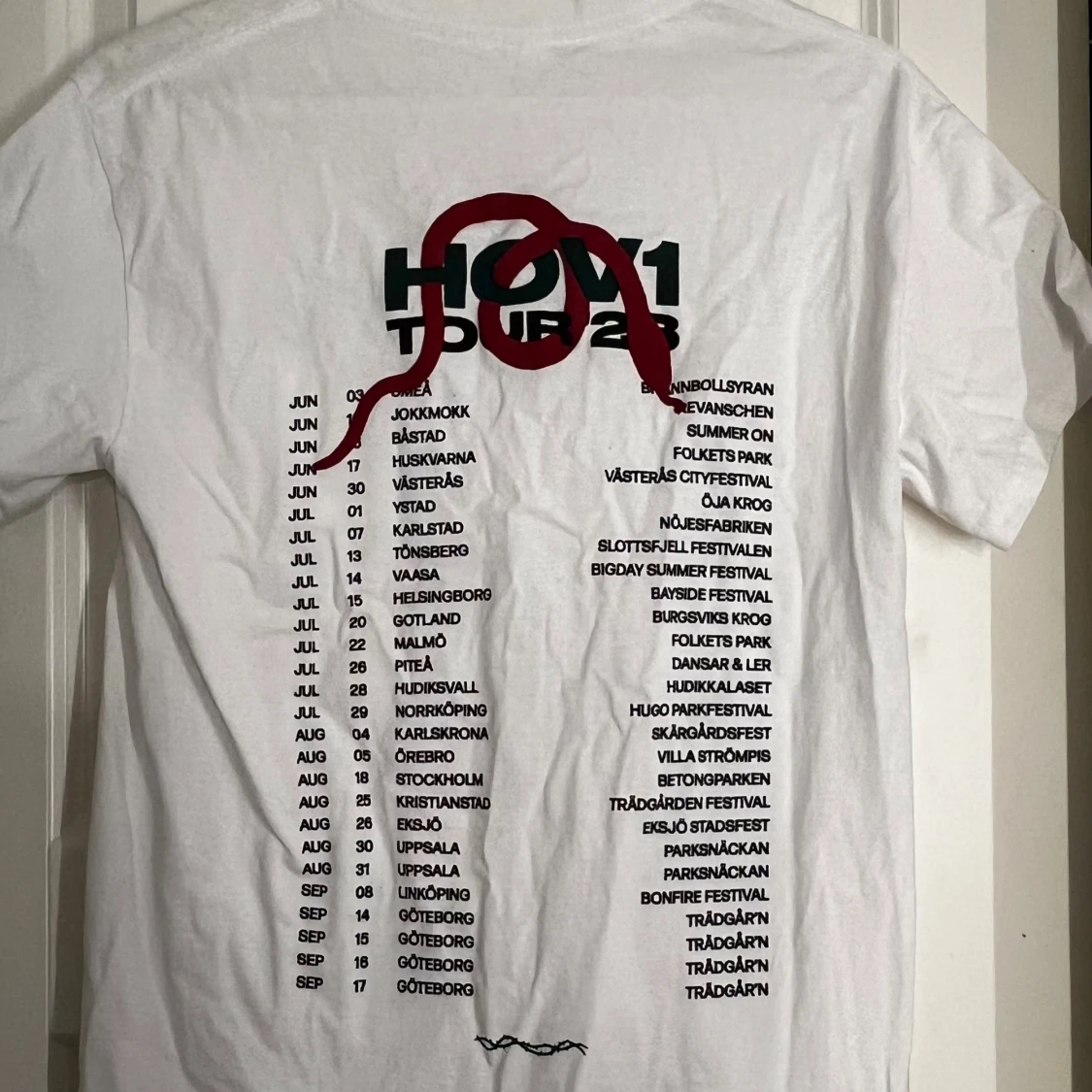 Vit Hov1 tour t-shirt med krona - 1