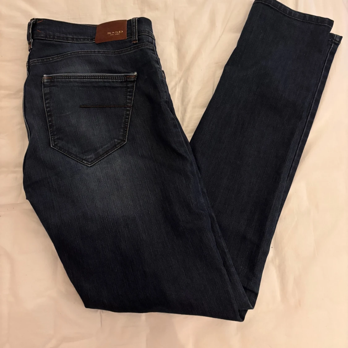 Mörkblå jeans från Sand - 2