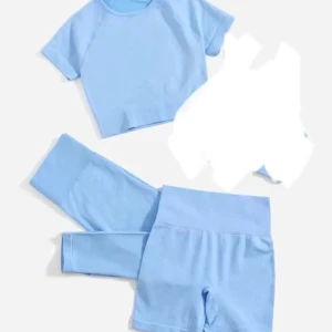 Ljusblått träningsset - Ett jättefint blått träningsset med en top, shorts och byxor. Aldrig använda endast tvättade