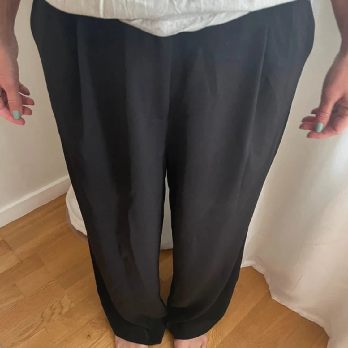 Svarta kostymbyxor från Forever New