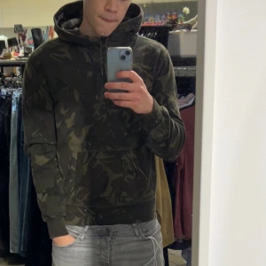 Sällsynt hoodie från Polo Ralph Lauren - Hej säljer nu min extremt fina och eftertraktade hoodie från Polo Ralph Lauren i gott sick. Skriv vid fler funderingar!