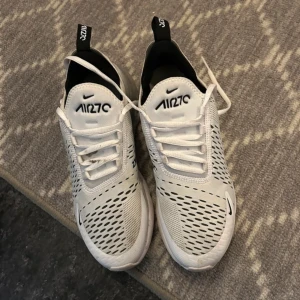 Nike 270  - Använda ett par gånger men i bra skick 