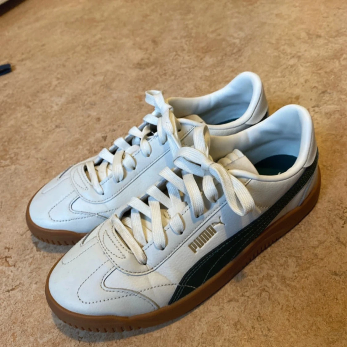 Puma CLUB 5v5 Unisex Green and White sneakers