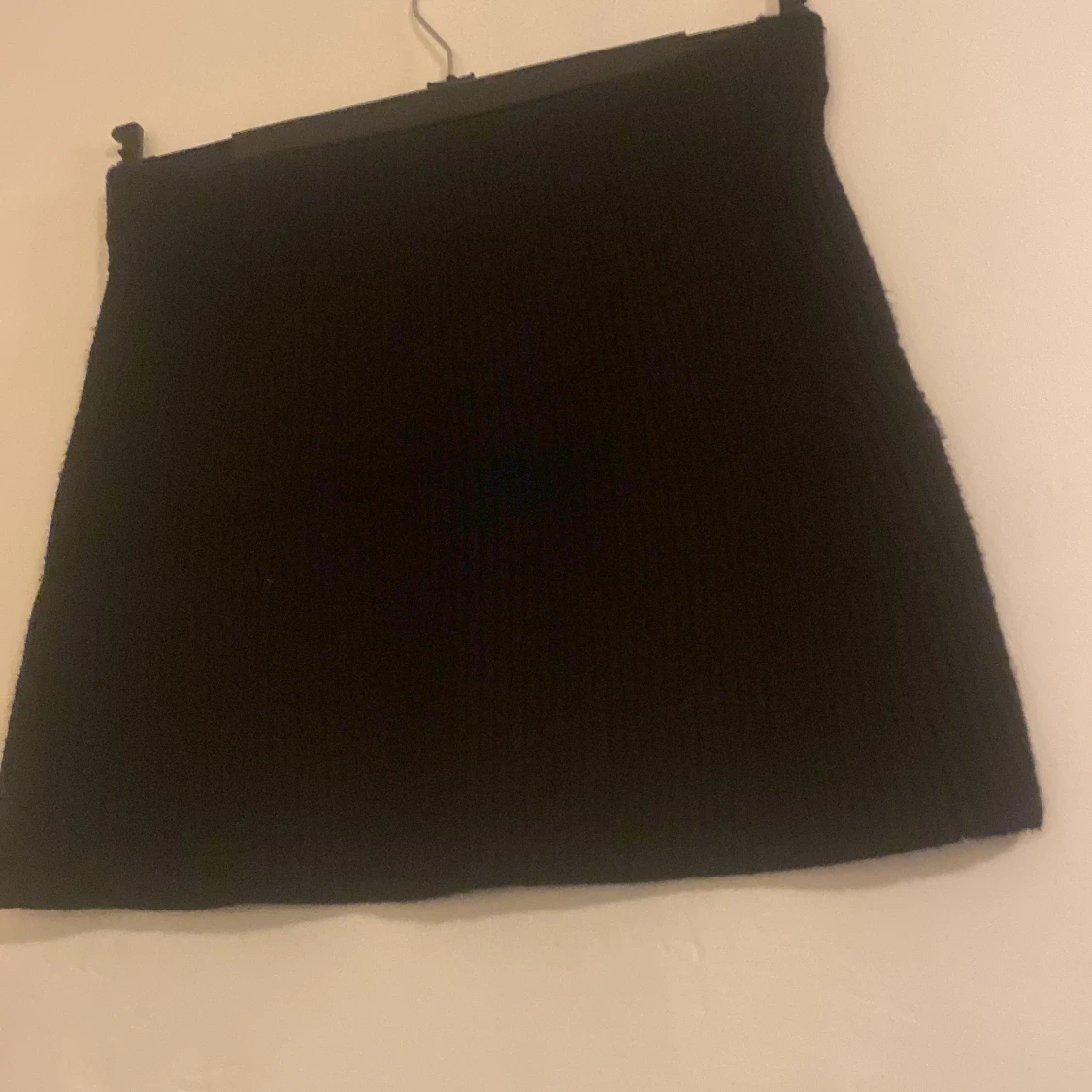 Svart ribbad stickad kjol från Zara