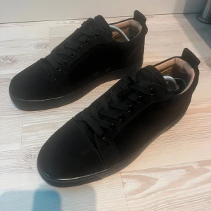 Christian Louboutin  - Christian Louboutin Storlk 43 Nya Pirs 1899kr
