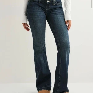 Mörkblåa ”no waist” bootcut jeans  - ”No waist” bootcut jeans från Nelly. Dom har ganska bra stretch! Säljer eftersom de är lite för stora, de är endast testade en gång så extremt bra skick! 🥰