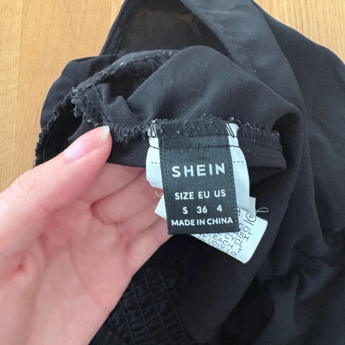 Svart omlottblus från SHEIN - 2