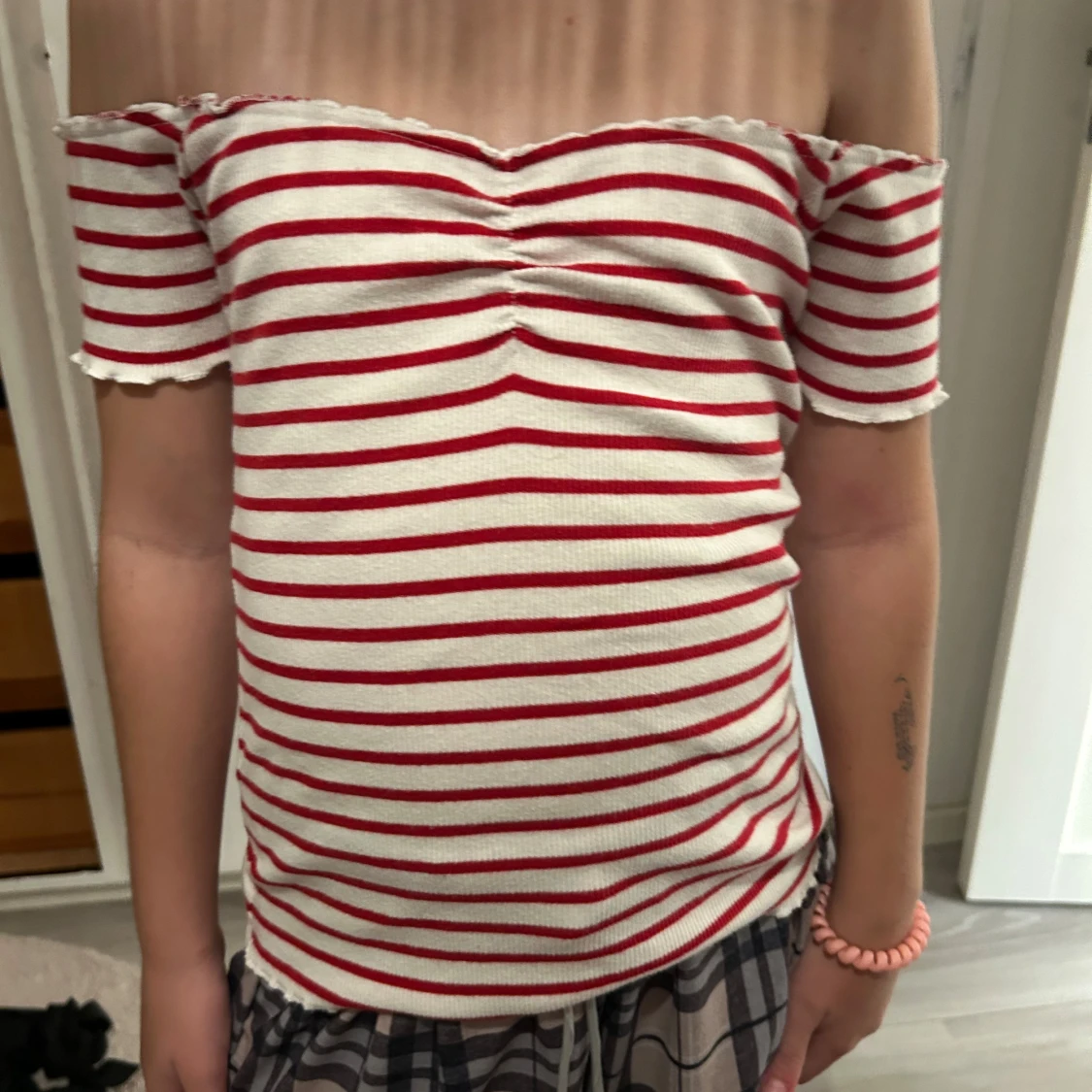 Randig offshoulder topp från FB Sister